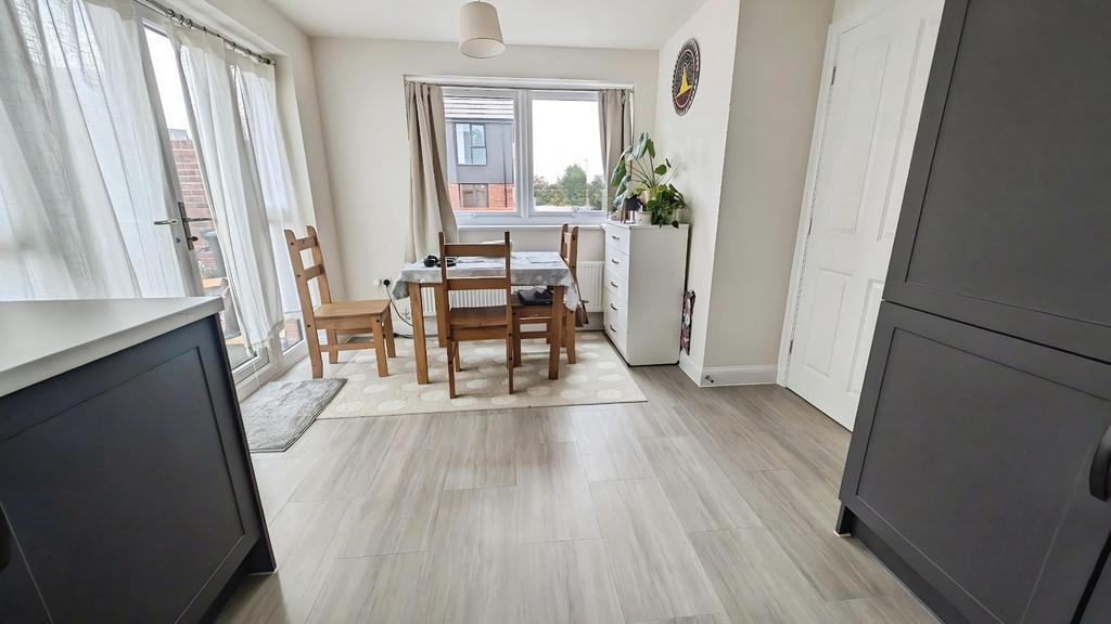 Pbox-dining room-346126.jpg