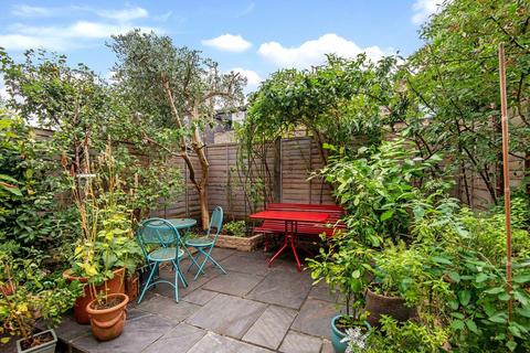 2 bedroom flat for sale, Waterlow Road, London N19
