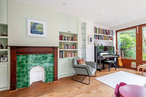 19a Waterlow Road, London, N19 5NJ