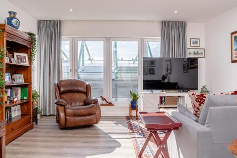 2 bedroom flat for sale, 13/17 Hawkhill Close, Edinburgh, EH7