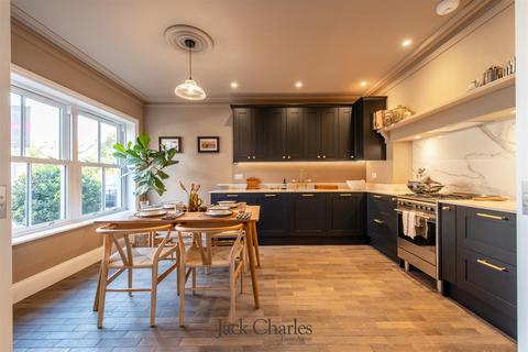 3 bedroom end of terrace house for sale, Shipbourne Road, Tonbridge