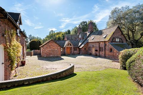 4 bedroom detached house for sale, Warrington Road, Great Budworth, CW9