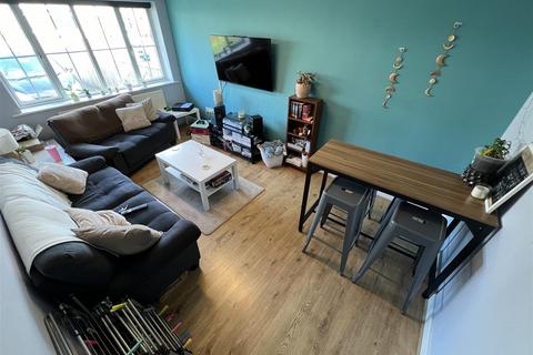 Newport View, Headingley, Leeds,  LS6 3BX