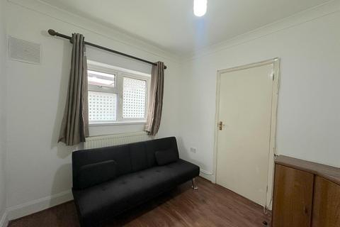 undefined, Elmdon Road, Hounslow TW4