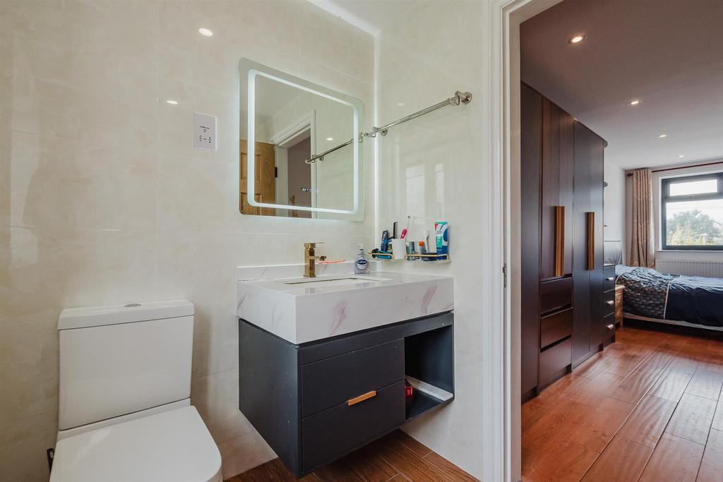 Bedroom 1 En Suite
