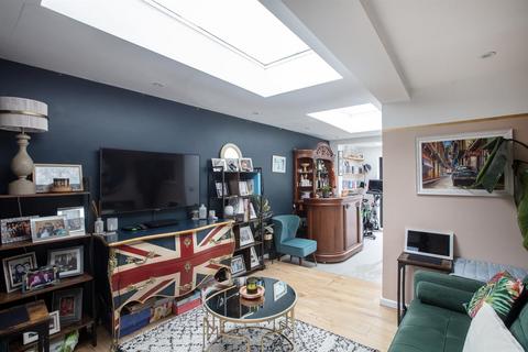 2 bedroom flat for sale, Kirkwood Road, Nunhead, SE15