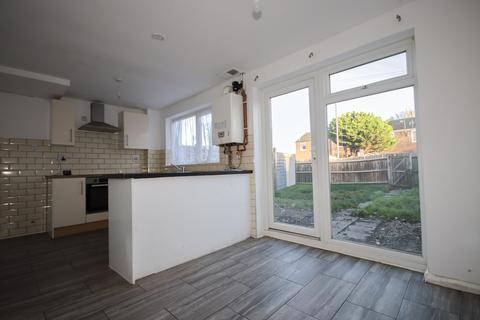 3 bedroom terraced house to rent, Harris Gardens, Sittingbourne, ME10