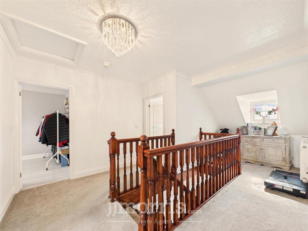 CAM02878 G0-PR0085-STILL039.jpg