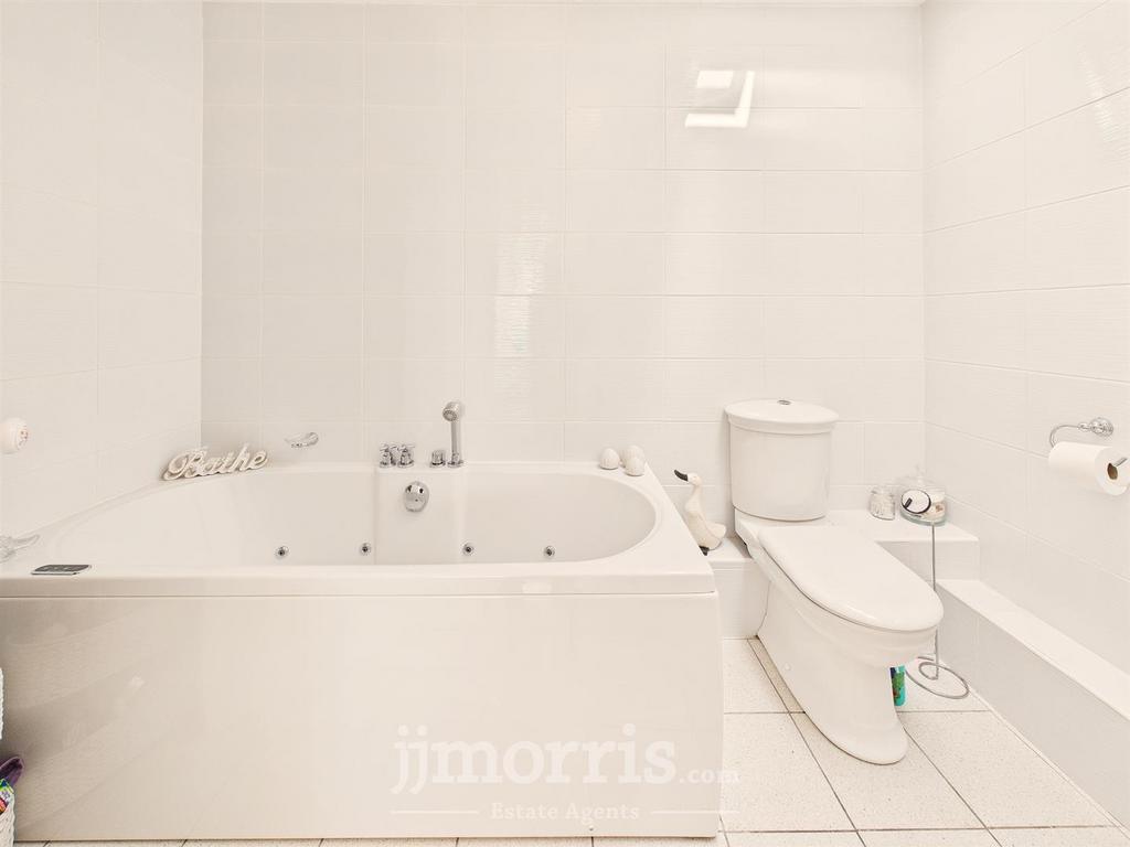 CAM02878 G0-PR0085-STILL030.jpg