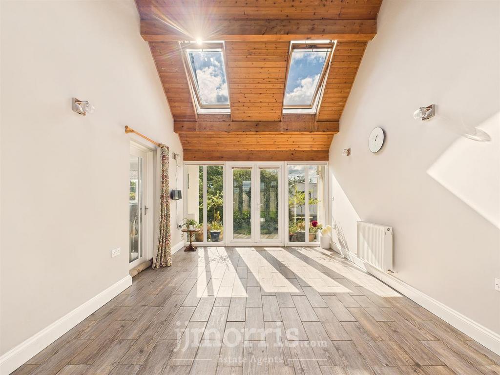 CAM02878 G0-PR0085-STILL028.jpg