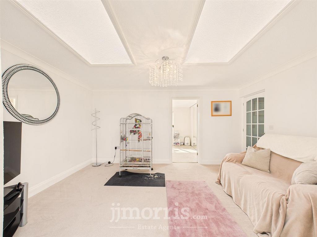 CAM02878 G0-PR0085-STILL012.jpg