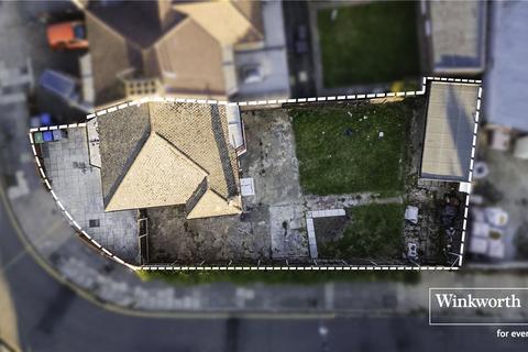 3 bedroom semi-detached house for sale, Calder Gardens, Middlesex HA8