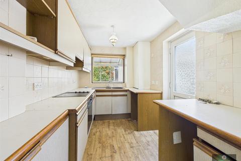 undefined, West Avenue, Crawley RH10