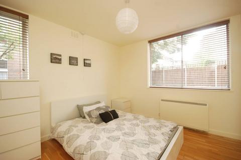 2 bedroom flat to rent, Dinerman Court, St John's Wood, London, NW8