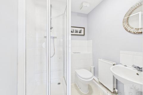 2 bedroom apartment to rent, Commonwealth Drive, Crawley RH10