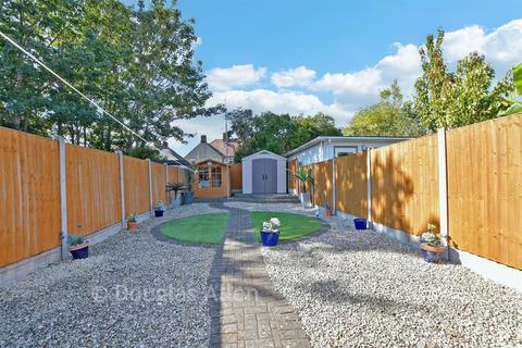 2 bedroom terraced house for sale, Hunters Square, Dagenham RM10