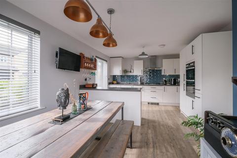 4 bedroom detached house for sale, Anvil Court, Lindley, Huddersfield, HD3