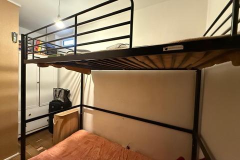 1 bedroom flat for sale, Hindmarsh Close, London E1