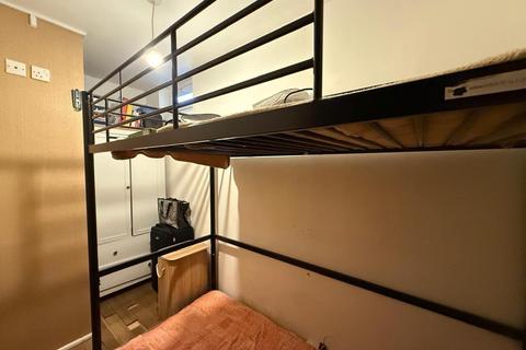 1 bedroom flat for sale, Hindmarsh Close, London E1