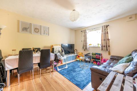 2 bedroom flat for sale, Liberty Court, Barking, IG11