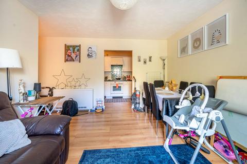 2 bedroom flat for sale, Liberty Court, Barking, IG11