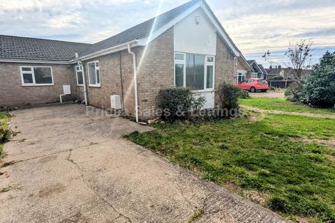 4 bedroom detached bungalow for sale, Manor Road, Saxilby