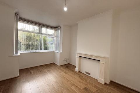 3 bedroom semi-detached house to rent, Stirling Grove, Fulford