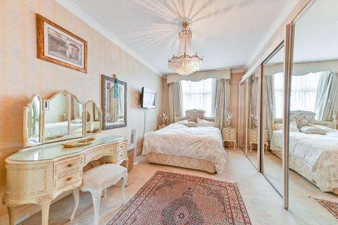 2 bedroom flat for sale, Queensway, Bayswater, London, W2