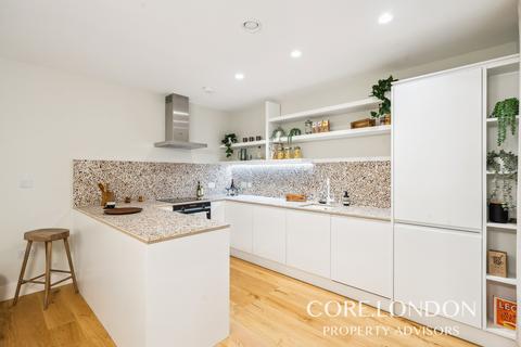 3 bedroom apartment for sale, Sidings Apartments, London, W3