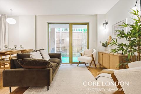 3 bedroom apartment for sale, Sidings Apartments, London, W3
