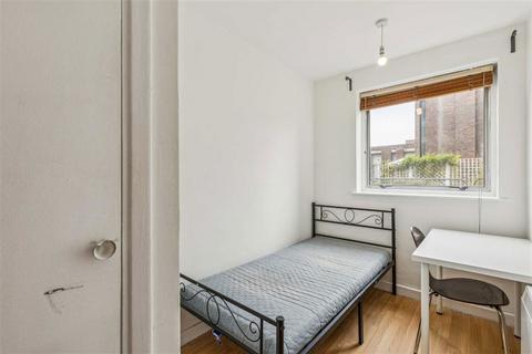 2 bedroom flat to rent, Parkgate Road, London SW11