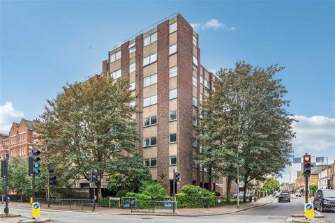 2 bedroom flat to rent, Parkgate Road, London SW11