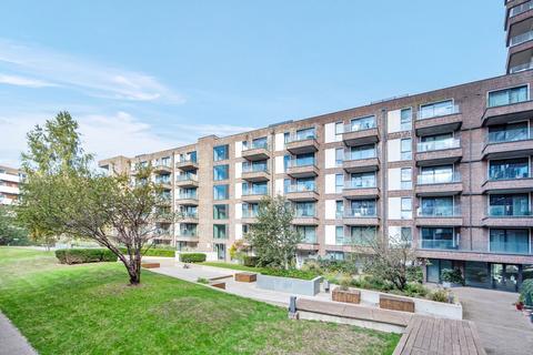 1 bedroom flat for sale, Agnes George Walk, London, E16 2FS