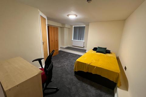 6 bedroom terraced house to rent, Manor Drive, Leeds LS6