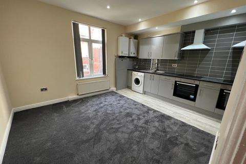 6 bedroom terraced house to rent, Manor Drive, Leeds LS6