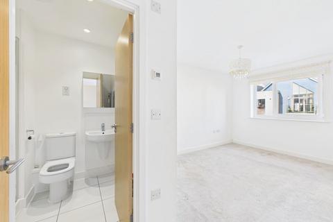 Flat 8, Chichester House, 1 The Waterfront, Goring By Sea, Worthing, BN12 4FB