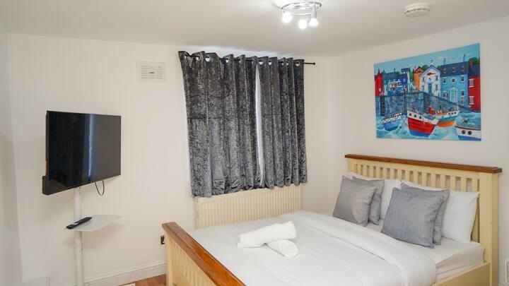 A cozy double bedroom featuring a comfortable w...