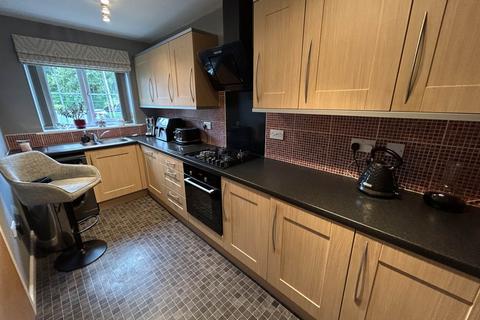 3 bedroom semi-detached house for sale, 206 Hunt Lane, Chadderton, OL9 OLR