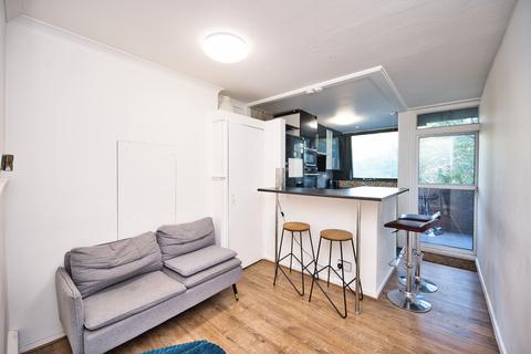 1 bedroom in a flat share to rent, Morgan House, 57 Vauxhall Bridge Road, London, SW1V