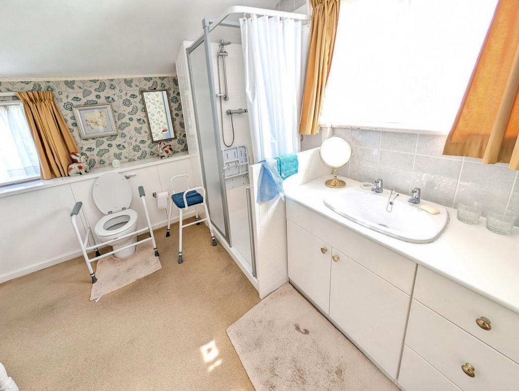 Pbox-bathroom-322449.jpg