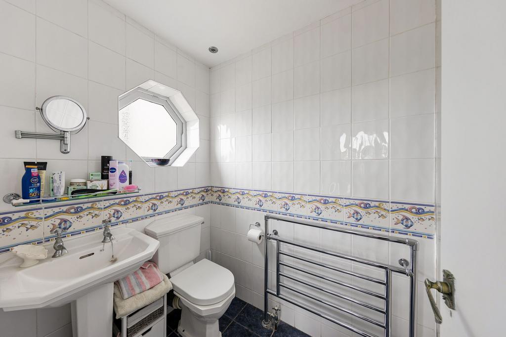 En-Suite to Bed 1
