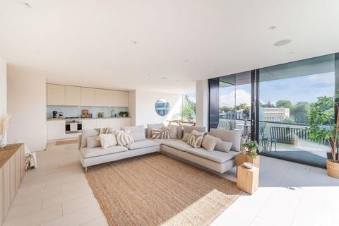 3 bedroom flat to rent, Oval Road, London NW1