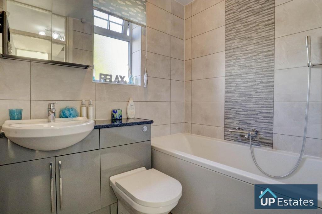 Bath + shower room