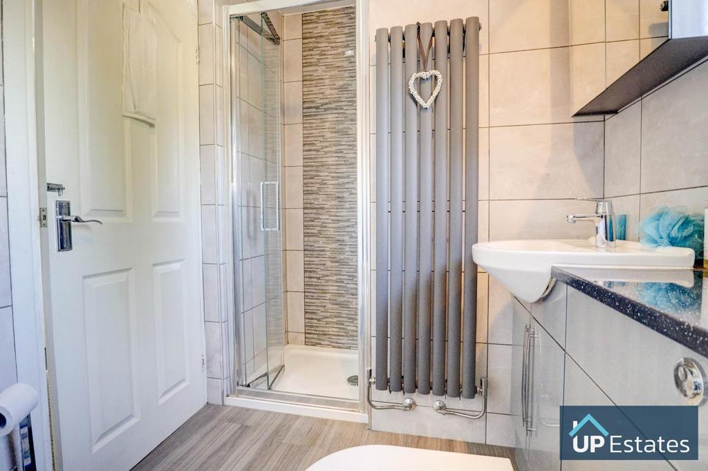 Bath + shower room