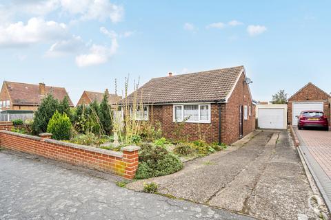 1 bedroom bungalow for sale, Bradfield Avenue, Teynham, Sittingbourne, Kent, ME9