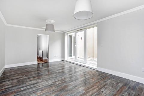 2 bedroom flat for sale, Pantiles, 7 City Road, Winchester, Hampshire, SO23