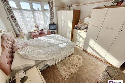 3 bedroom detached house for sale, Avebury Avenue, Leicester, LE4