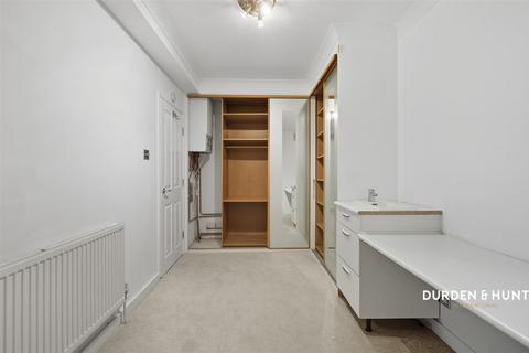 undefined, Hawthorns, Woodford Green IG8