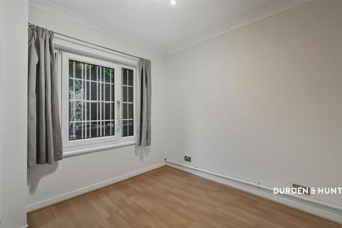 undefined, Hawthorns, Woodford Green IG8