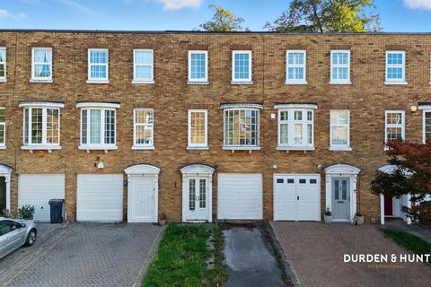 Hawthorns, Woodford Green IG8